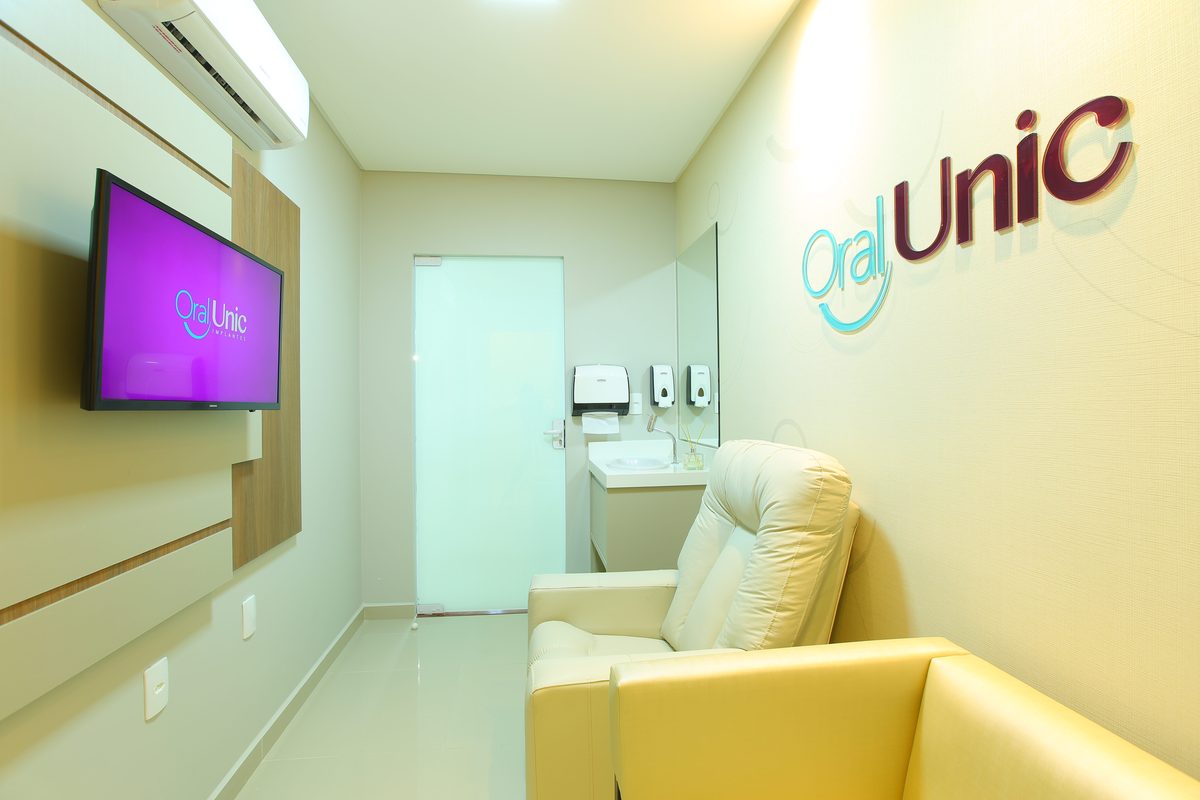 Sala de conforto com poltrona reclinável na Oral Unic Lajeado